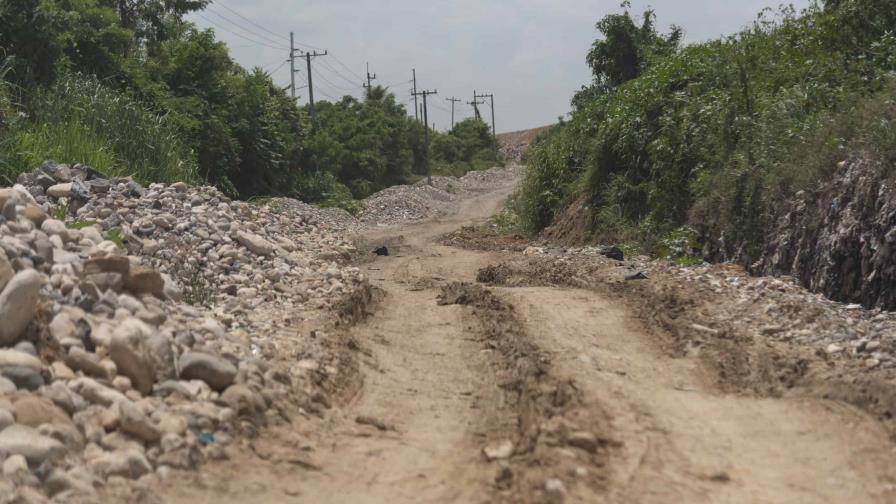 Todavía no concluyen trabajos de reconstrucción de carreteras de acceso a Duquesa