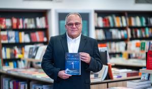 El autor cubano y ‘best seller’ Armando Lucas Correa presenta “La viajera nocturna”