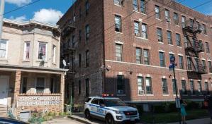 Niño de 4 años muere al caer desde la ventana de un cuarto piso en Brooklyn
