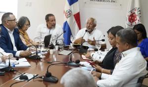 Ministro de Educación instruye remozar escuelas para el año escolar 2023-2024