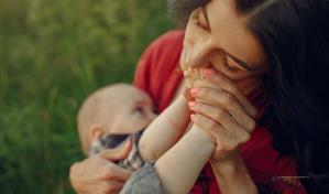 Lactancia en público: derechos y apoyo a las madres