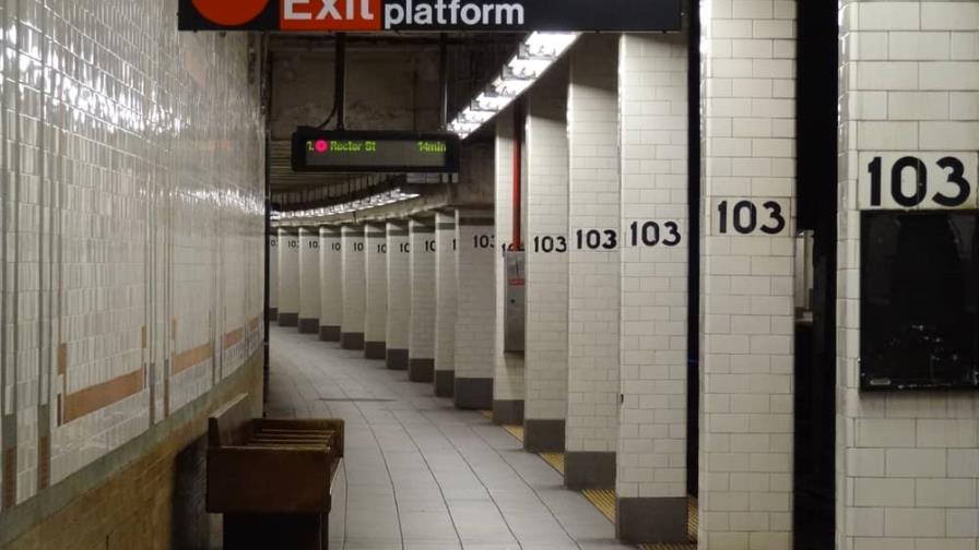 Pervertido se masturba frente a mujer en estación de tren de Manhattan Pervertido se masturba frente a mujer en estación de tren de Manhattan
