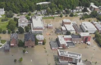 Evacuaciones en el noreste de EEUU por inundaciones históricas