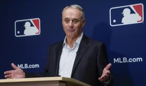 Grandes Ligas experimentan con pelotas blancas y brillantes para evitar sustancias pegajosas