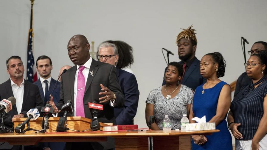 Familiares de víctimas de la masacre de Buffalo presentan demanda contras las redes sociales