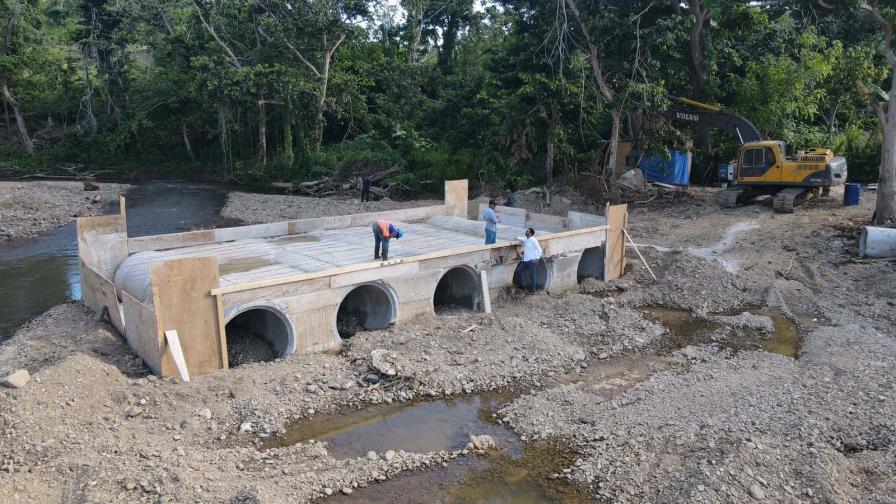 Obras Públicas anuncia construirá más de 100 puentes