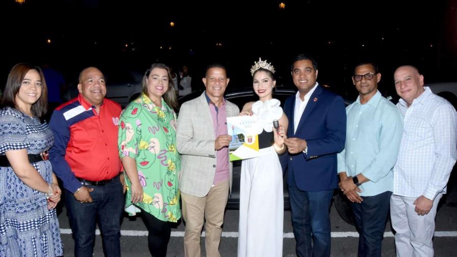 Alcalde Kelvin Cruz entrega premios por RD$2 millones a las reinas del Carnaval Vegano 2023