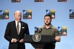 Biden dice a Zelenski que entiende la frustración que ha expresado a la OTAN