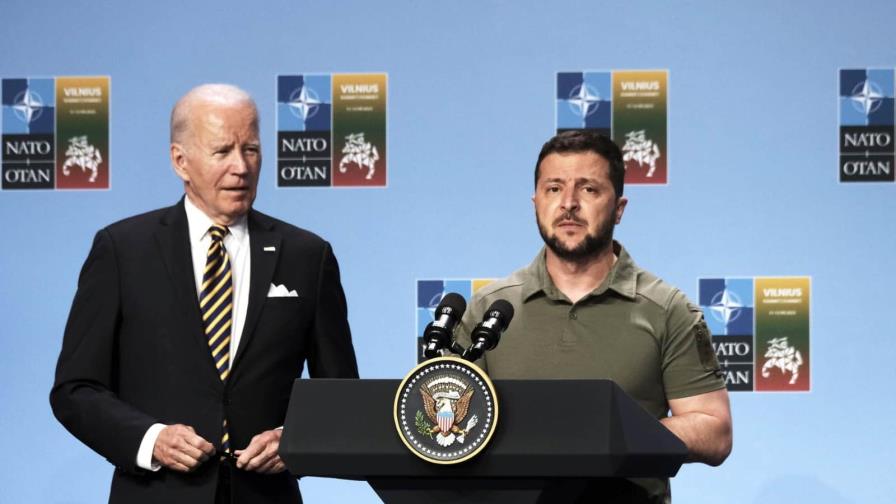 Biden dice a Zelenski que entiende la frustración que ha expresado a la OTAN