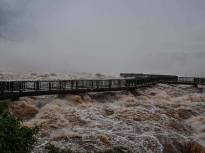 Cierran cataratas del Iguazú por alertas de crecidas en Argentina