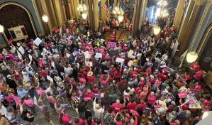 Impugnan iniciativa de los republicanos que prohíbe los abortos a partir de la sexta semana en Iowa