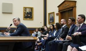 Director de la policía federal defiende al verdadero FBI ante legisladores republicanos