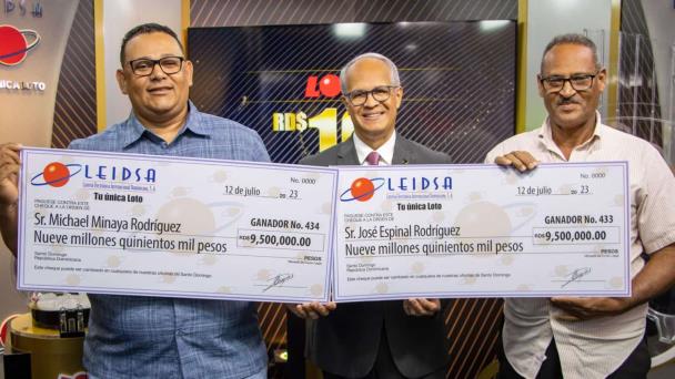 LEIDSA entrega 19 millones a dos ganadores del Loto