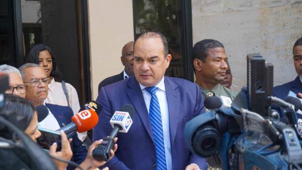 Abogado denuncia Surún Hernández trató de corromper la Defensoría Pública