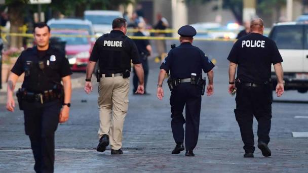 Hombre de EE.UU. bajo la mira por dos casos de mujeres halladas muertas en almacenes