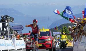 Kwiatkowski gana etapa de montaña y Pogacar reduce margen con Vingegaard en la general