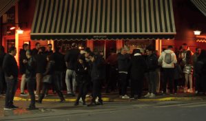 Las dos caras de la inflaci&oacute;n en Argentina: Restaurantes llenos, gente sin techo