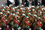 Francia celebra el 14 de julio con desfile militar y menos fiesta Francia celebra el 14 de julio con desfile militar y menos fiesta