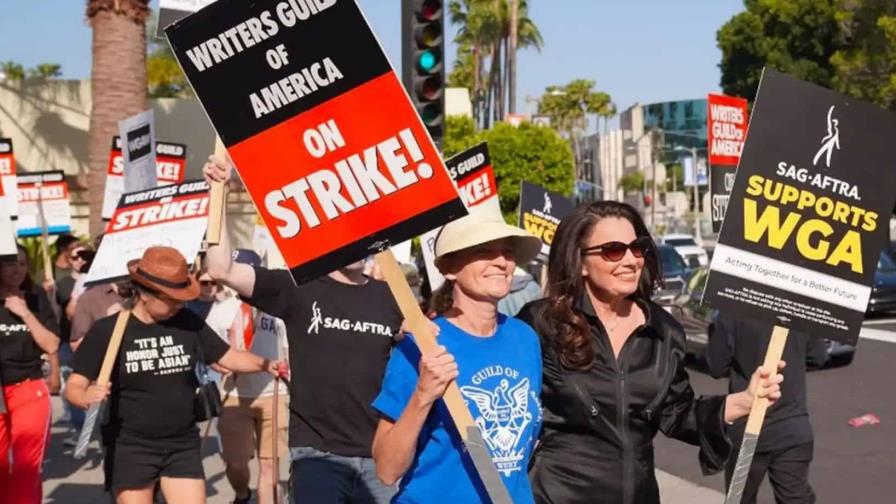 ¿De qué se trata la huelga doble que puede paralizar a Hollywood?