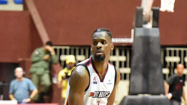 Curtis Hollis y los Indios empatan la semifinal B en la LNB
