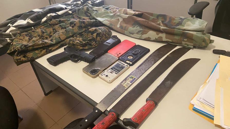Operativos en Verón: decomisan pertrechos y arma de fuego