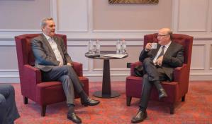 Abinader se reúne en Bruselas con el presidente del BID y el mandatario de Guyana