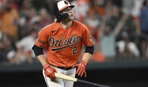 Orioles remontan déficit de cuatro carreras y superan 6-5 a Marlins