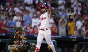 Harper corta sequía de jonrones y Filis barren a Padres en doble cartelera