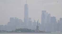 El humo de los incendios en Canad&aacute; asfixia a los Grandes Lagos y el medio oeste de EE. UU.