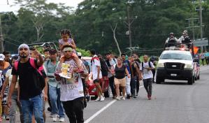1,200 migrantes salen desde el sur mexicano para unirse a la caravana más numerosa del año