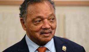 El reverendo y activista Jesse Jackson anuncia su retiro