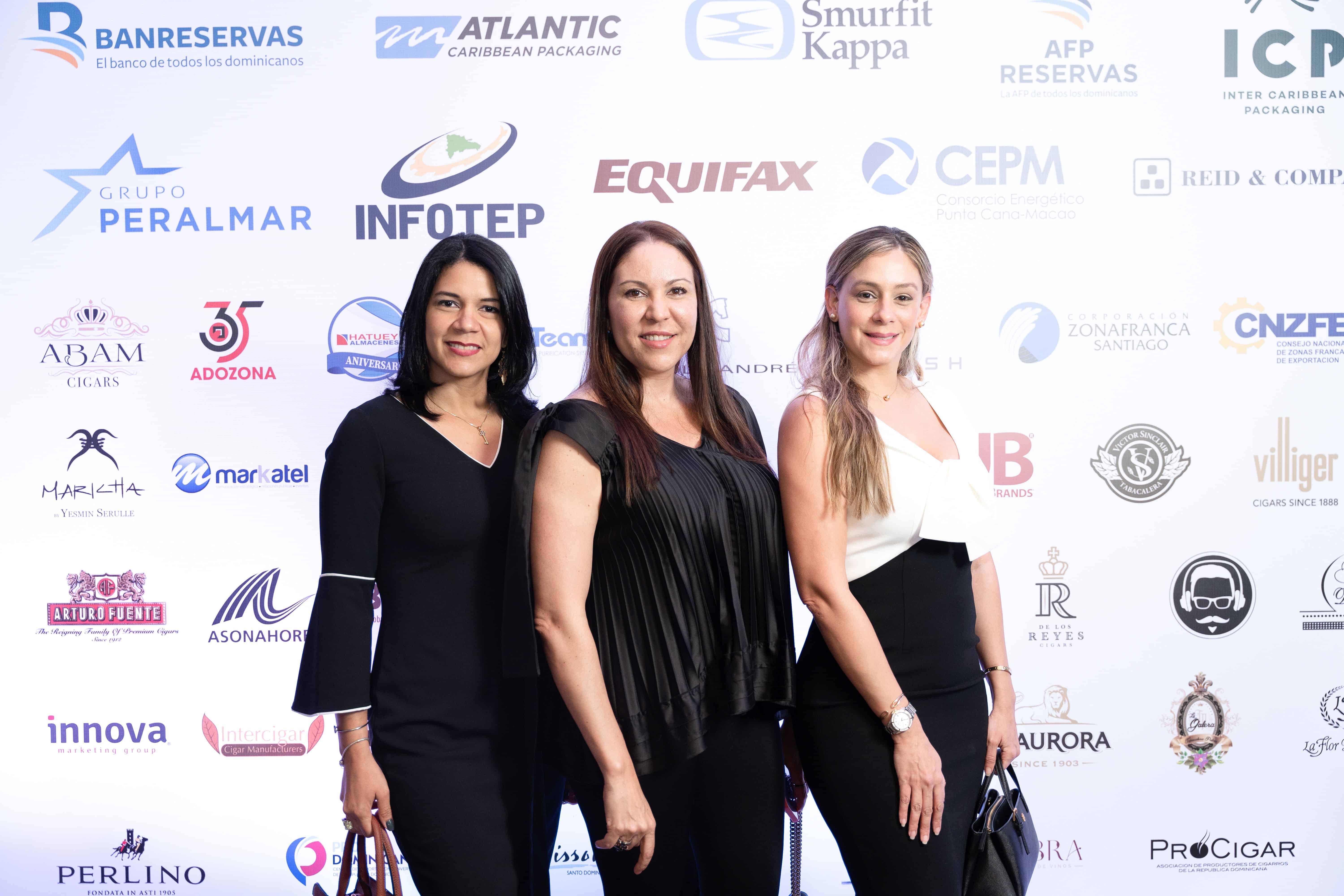Yinette Benhard, Yahaira Girón y Cynthia Pumarol.