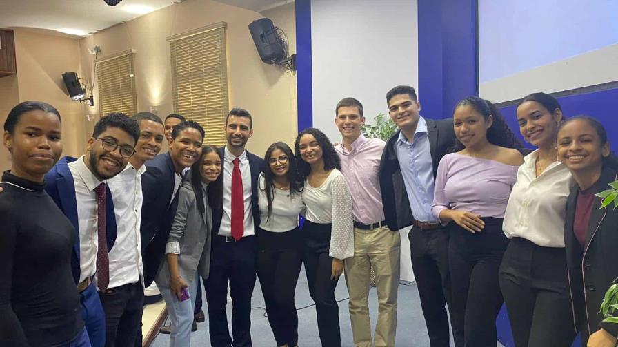 Estudiantes dominicanos en universidades de Ivy League, crean programa de liderazgo para jóvenes de RD