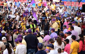 Abel en Nagua: “Los cangrejos del Gobierno les quitaron los tractores a las asociaciones productivas”
