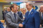 El cordial encuentro entre Abinader y Emmanuel Macron en Bruselas