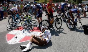 Espectador descuidado provoca accidente en el Tour de Francia por un Selfie