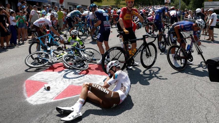 Espectador descuidado provoca accidente en el Tour de Francia por un Selfie