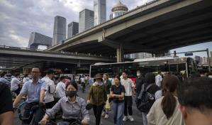 La economía china crece menos de lo esperado mientras la recuperación del COVID pierde fuerza