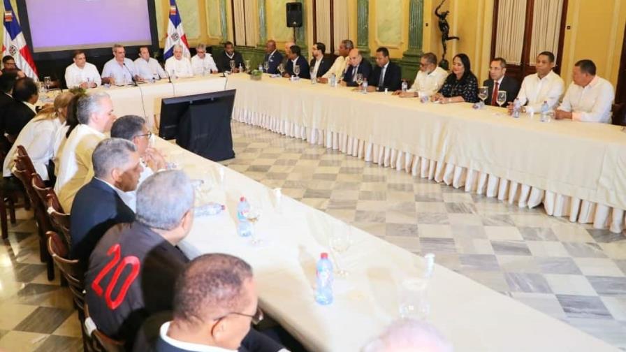 Delegación dominicana con representantes de partidos políticos se reúne en Washington para tratar crisis en Haití