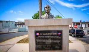 Develan del busto de José Francisco Peña Gómez en Puerto Rico