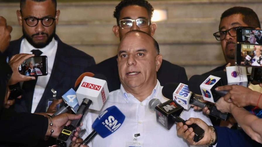 Micky López se disculpa con periodistas y arriban a un acuerdo amigable