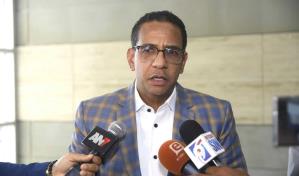 Periodistas y Micky López llegan a la Procuraduría a cita con Yeni Berenice por denuncias de “amenazas”