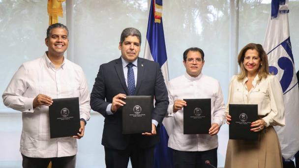 Asociación Cibao, PUCMM y Fundación Madre y Maestra becarán estudiantes de excelencia académica