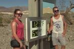 Turistas acuden en masa al Valle de la Muerte para presenciar récord de calor Turistas acuden en masa al Valle de la Muerte para presenciar récord de calor