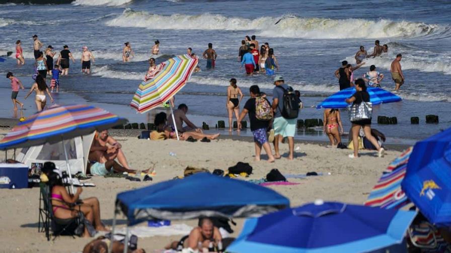 Informe revela niveles alarmantes de contaminación fecal en playas de Nueva York