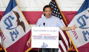 DeSantis considera a la gobernadora de Iowa como su compañera de fórmula