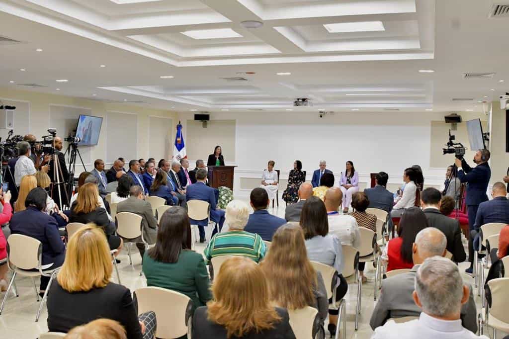 Familiares durante el reconocimiento póstumo. 