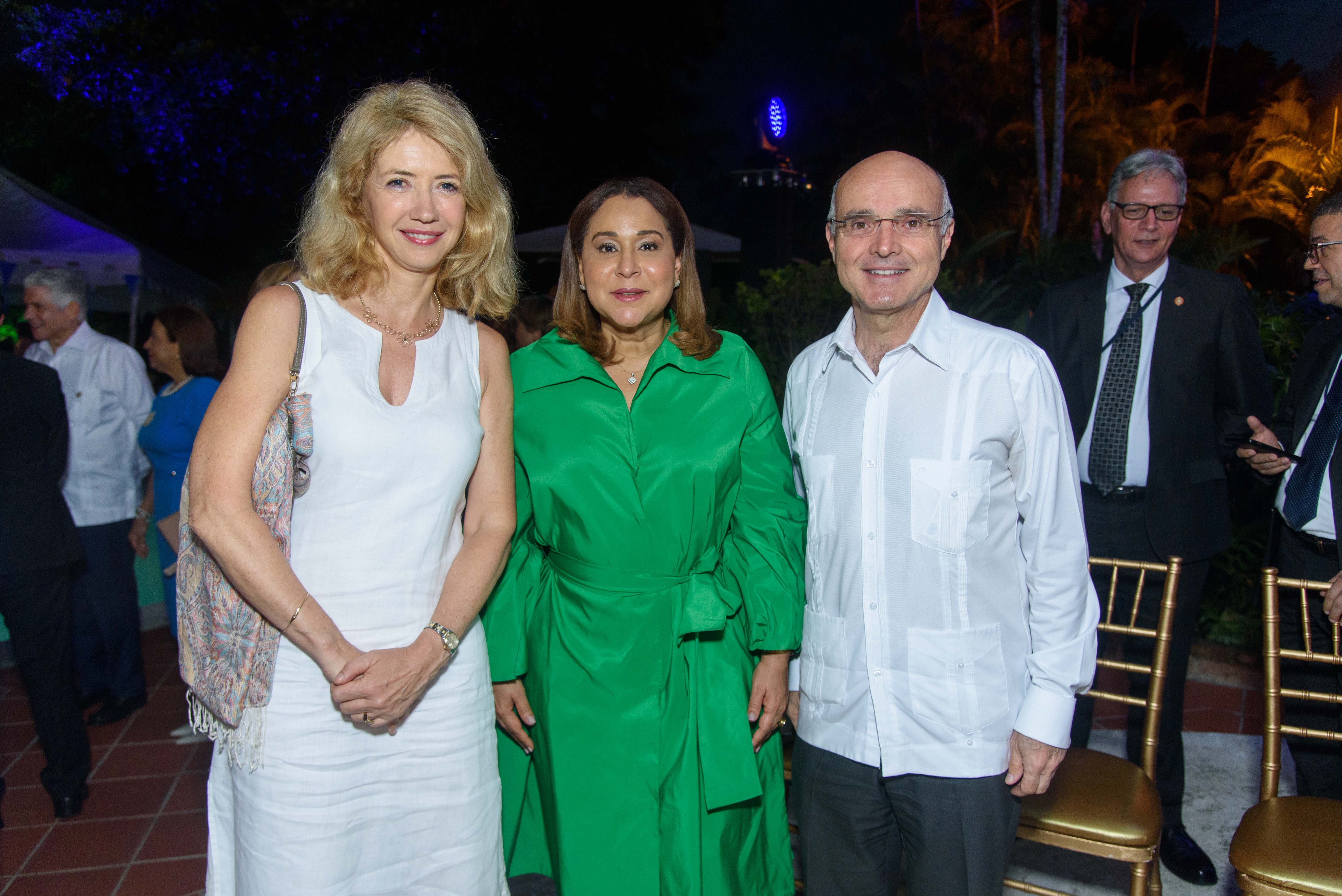 <font style=vertical-align: inherit;><font style=vertical-align: inherit;>Katja Afheldt, </font></font>Mayra Jiménez y <br>Mauricio Villegas.