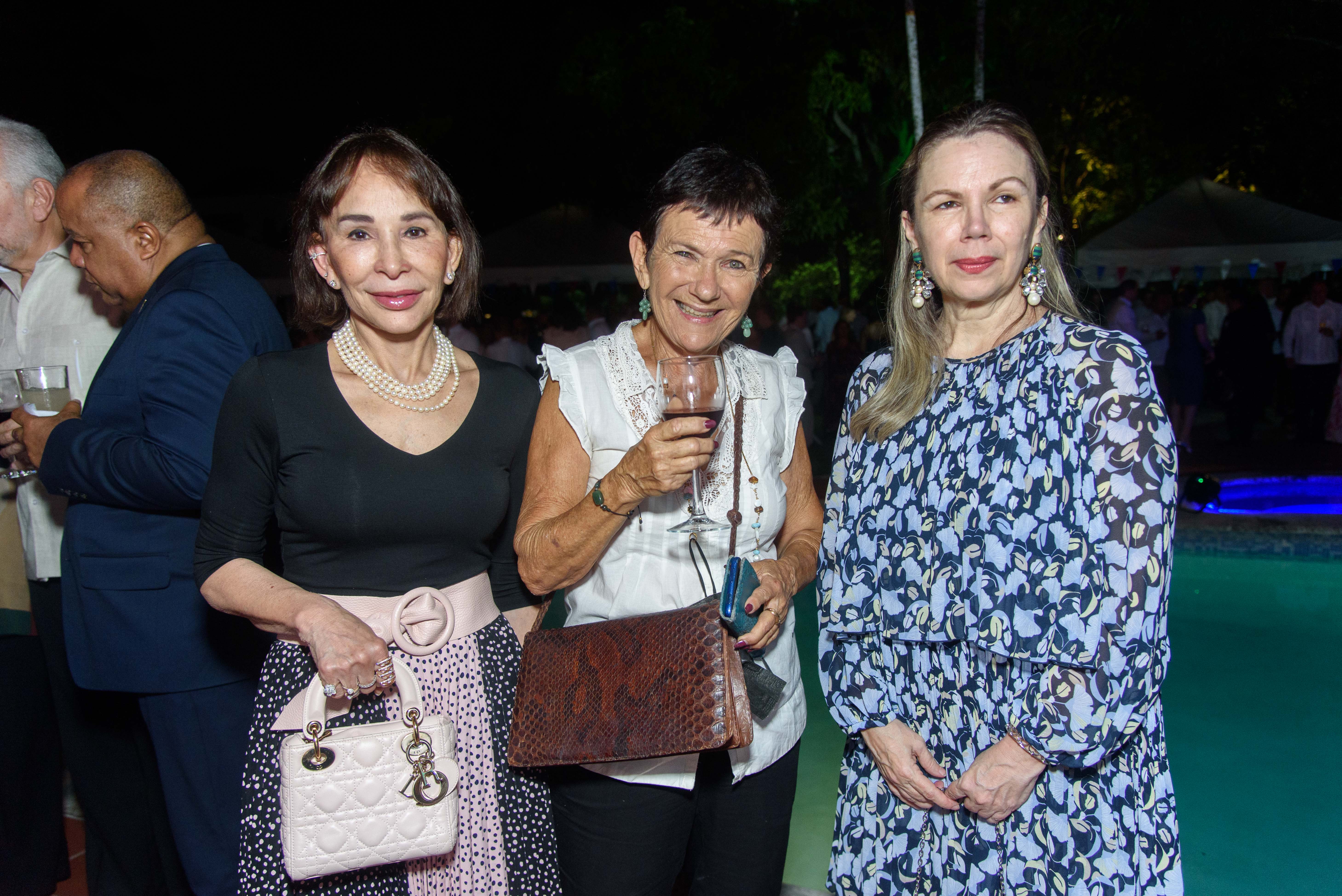 Nelsida Gianciti, Chontal de Campos y Margarita Miranda.