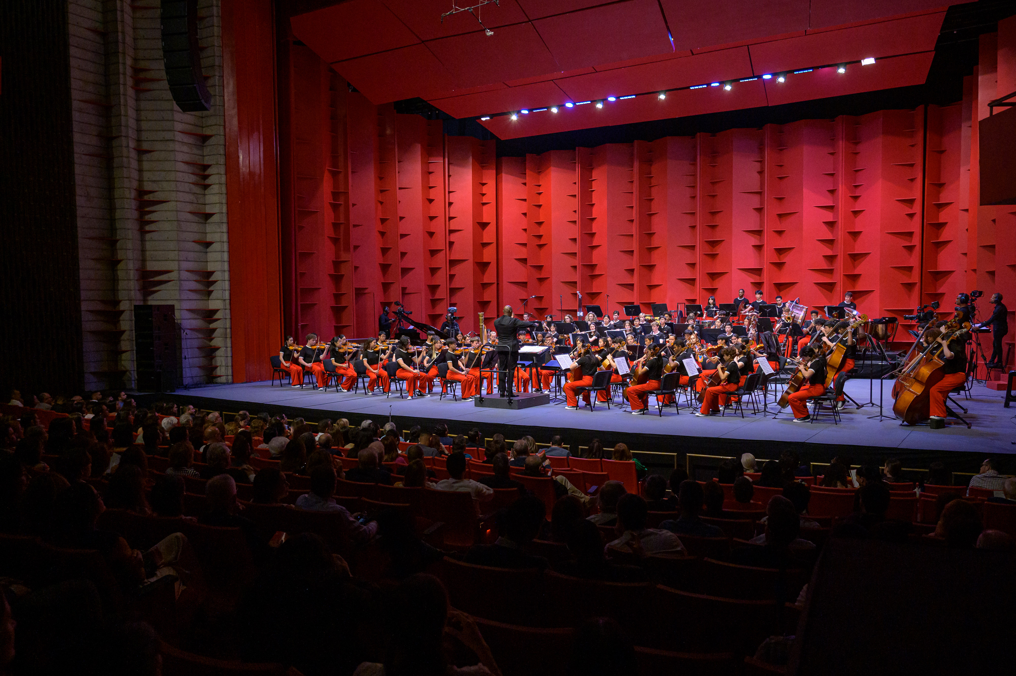 La Orquesta Nacional Juvenil Carnegie Hall NY02 se presentó por vez primera en el Teatro Nacional Eduardo Brito.